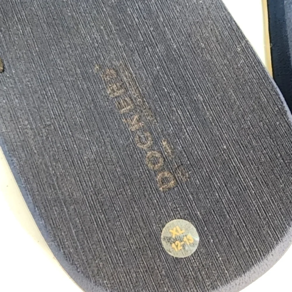 Dockers shoe features